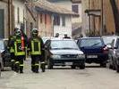11 Aprile, I vigili del fuoco perlustrano il paese per valutare la situazione di pericolo 