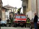 11 Aprile, i vigili del fuoco perlustrano il paese per valutare le situazioni di pericolo