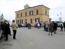 11 Aprile, primo pomeriggio, la gente in piazza